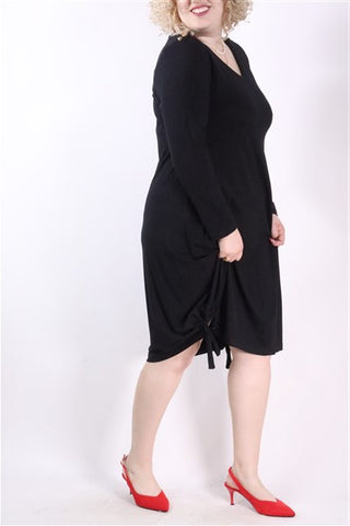 שמלה מעוצבת בשחור- L שמלה מעוצבת בשחור- L