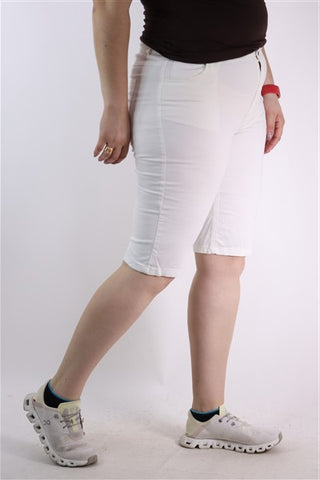 מכנסיים קצרים בלבן -L