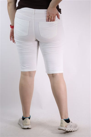 מכנסיים קצרים בלבן -L