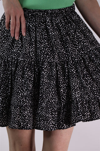 חצאית קומות חדשה בפרינט כתמים שחור לבן- XS-M חצאית קומות חדשה בפרינט כתמים שחור לבן- XS-M