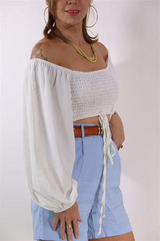 חולצה מעוצבת בלבן- M חולצה מעוצבת בלבן- M