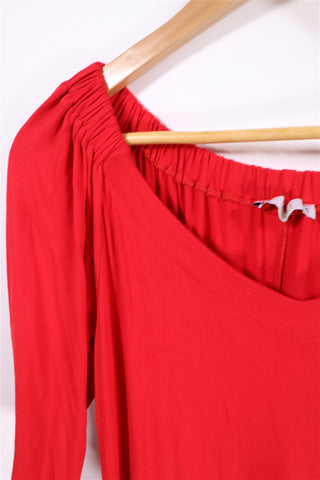 שמלה אופשולדרס מעוצבת באדום -L שמלה אופשולדרס מעוצבת באדום -L