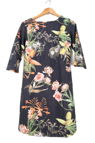 שמלה פרחונית בשחור- S-M שמלה פרחונית בשחור- S-M