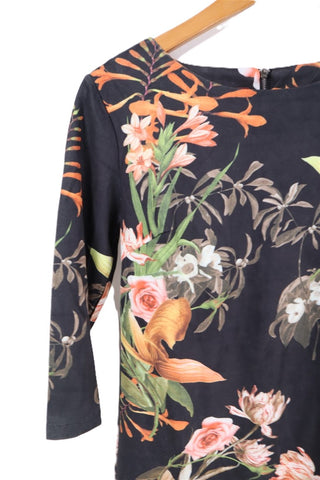 שמלה פרחונית בשחור- S-M שמלה פרחונית בשחור- S-M