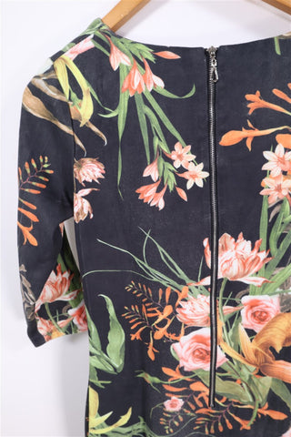 שמלה פרחונית בשחור- S-M שמלה פרחונית בשחור- S-M
