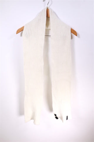 צעיף צמרי מעוצב בלבן -OS צעיף צמרי מעוצב בלבן -OS