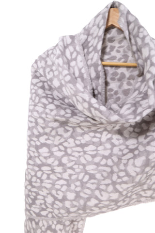 צעיף של בסטייל חברבורות באפור-OS צעיף של בסטייל חברבורות באפור-OS