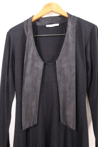 שמלה מעוצבת בשחור- L-XL שמלה מעוצבת בשחור- L-XL