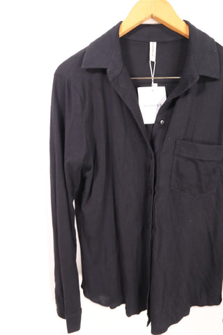 חולצה מכופתרת חדשה בשחור- M חולצה מכופתרת חדשה בשחור- M