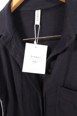 חולצה מכופתרת חדשה בשחור- M חולצה מכופתרת חדשה בשחור- M