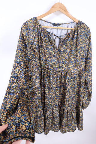 שמלת אוברסייז פרחונית בכחול וכתום- M-L שמלת אוברסייז פרחונית בכחול וכתום- M-L