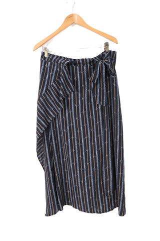 חצאית מעטפת חדשה בשחור- L-XL חצאית מעטפת חדשה בשחור- L-XL