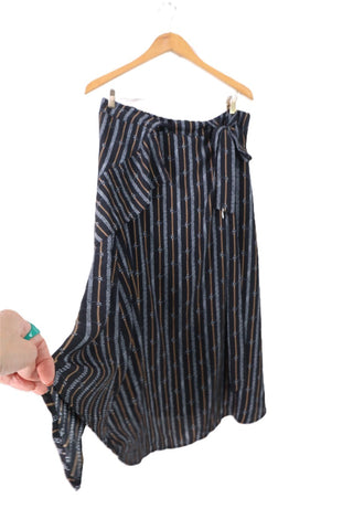 חצאית מעטפת חדשה בשחור- L-XL חצאית מעטפת חדשה בשחור- L-XL