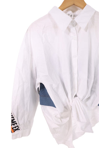 חולצה חדשה בלבן וגינס- M חולצה חדשה בלבן וגינס- M