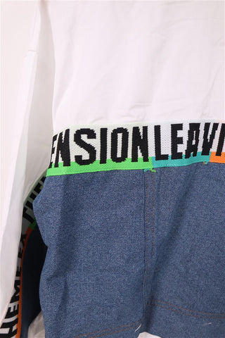 חולצה חדשה בלבן וגינס- M חולצה חדשה בלבן וגינס- M