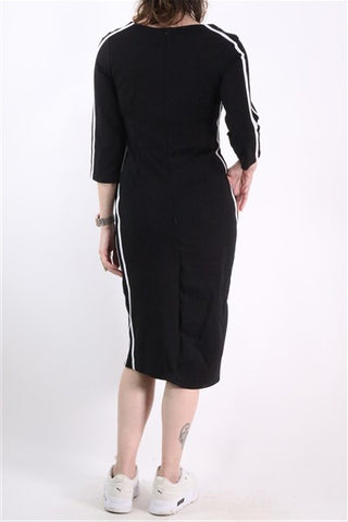 שמלה ספורטיבית בשחור- M שמלה ספורטיבית בשחור- M