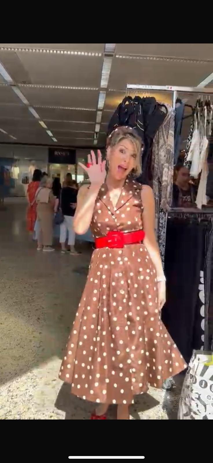 ללבוש שמלת וינטייג ולהרגיש כמו בסרט שחור לבן..