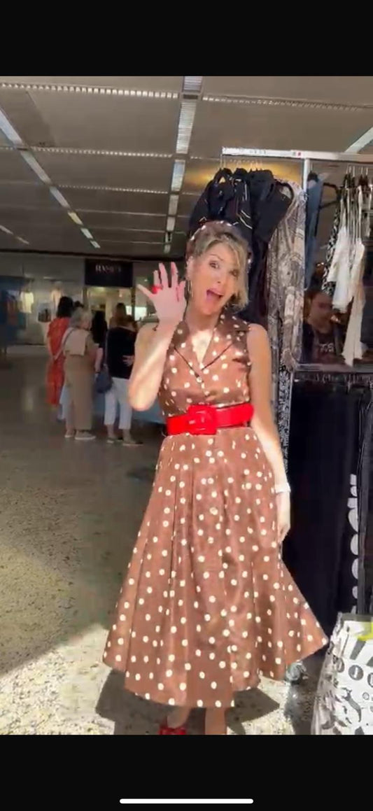 ללבוש שמלת וינטייג ולהרגיש כמו בסרט שחור לבן..