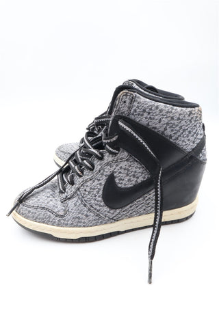 סניקרס NIKE פלטפורמה באפור - מידה 38