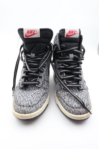 סניקרס NIKE פלטפורמה באפור - מידה 38