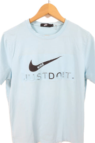 חולצת טי שרט NIKE בתכלת- M-L