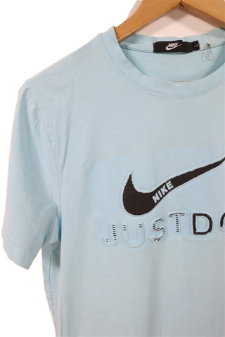 חולצת טי שרט NIKE בתכלת- M-L