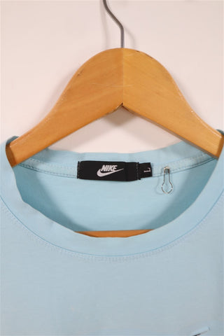 חולצת טי שרט NIKE בתכלת- M-L