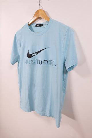 חולצת טי שרט NIKE בתכלת- M-L