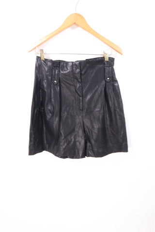 מכנסי ברמודה דמוי עור ZARA בשחור- M