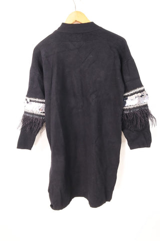 שמלת סריג שחורה שרוולי פייטים- L-M