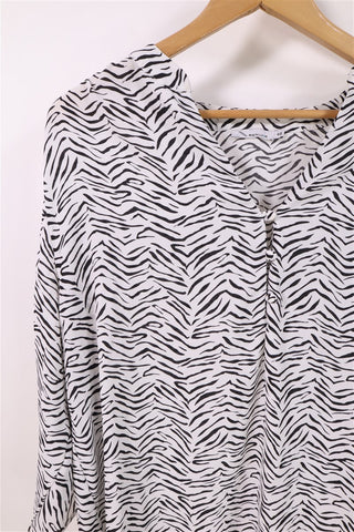 חולצה נשפכת מזומברר בשחור ולבן- L-XL