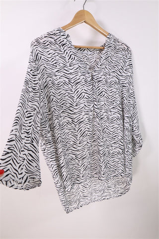חולצה נשפכת מזומברר בשחור ולבן- L-XL
