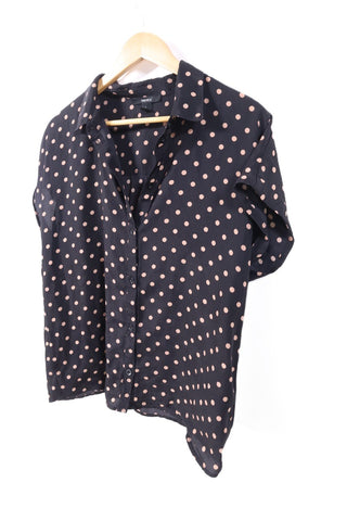 חולצה מכופתרת מנוקדת בשחור-L