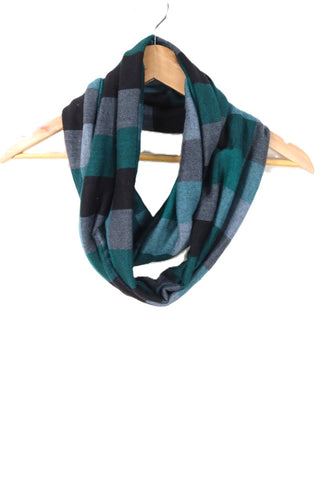 צעיף משבצות נכרך בגווני כחול וירוק- OS