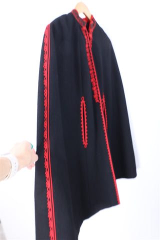 גקט שכמייה וינטיג רקום בשחור- OS