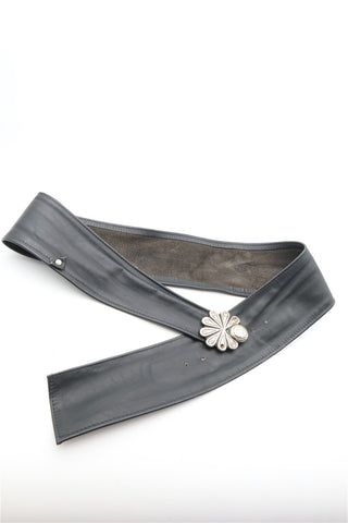 חגורת וינטיג עור ופרח בשחור- M-L