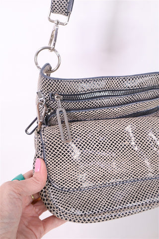 תיק עור מעוצב ומנצנץ במוקה-OS