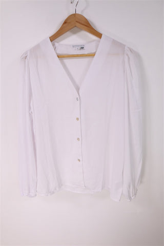 חולצה מעוצבת בלבן- M