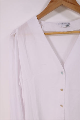 חולצה מעוצבת בלבן- M