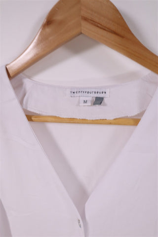 חולצה מעוצבת בלבן- M