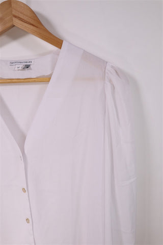 חולצה מעוצבת בלבן- M