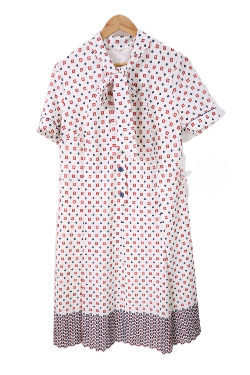 שמלת וינטיג מעוצבת בלבן-L-XL