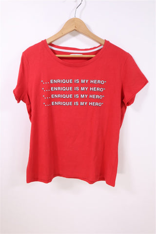 חולצת טי שרט מודפסת באדום- L