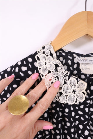 שמלת וינטיג צווארון רקום בשחור ולבן - S