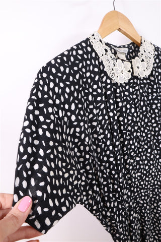 שמלת וינטיג צווארון רקום בשחור ולבן - S