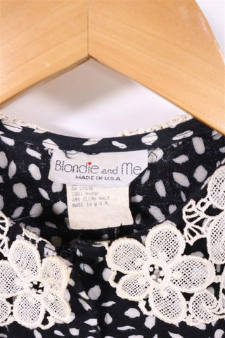 שמלת וינטיג צווארון רקום בשחור ולבן - S