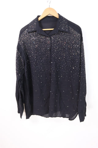 חולצת ניטים ופייטים מכופתרת בשחור- L-XL