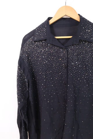 חולצת ניטים ופייטים מכופתרת בשחור- L-XL