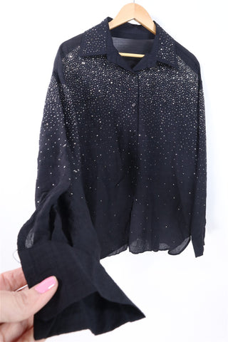 חולצת ניטים ופייטים מכופתרת בשחור- L-XL