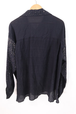 חולצת ניטים ופייטים מכופתרת בשחור- L-XL